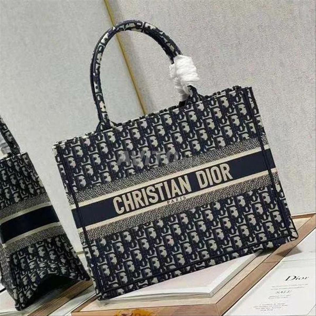 Sac hotsell dior brodé