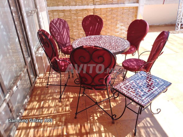 Table en zellige marocain