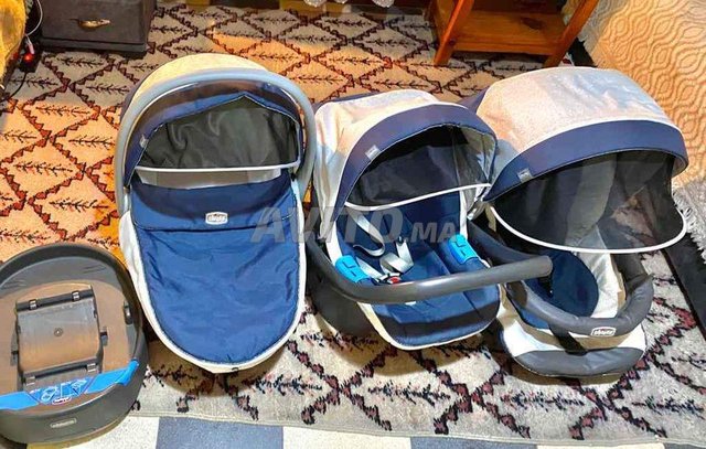 Poussette 3 pièces plus siège auto à 1000 dhs.