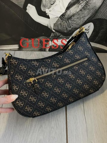 Petite discount pochette guess