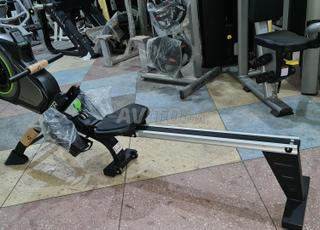 جهاز تجديف محترف لصالة الألعاب الرياضية