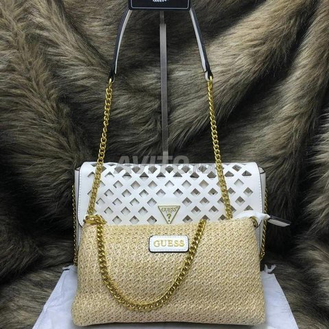 Sac Multipochette Guess en promo