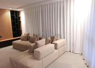 صالون على شكل حرف U في عرض