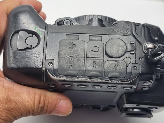 Offre Nikon D4 Boitier avec Chargeur  - 4