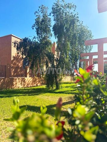 Villa avec piscine et toboggan - 2