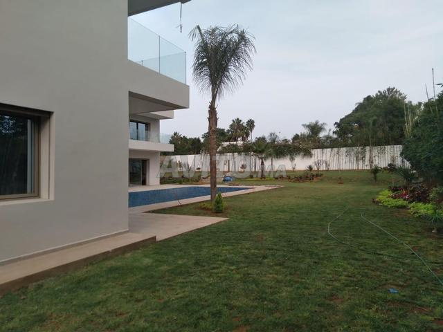 Villa de 4 226 m² à vendre sur Souissi à Rabat