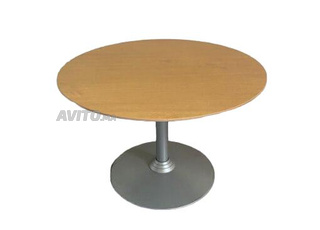 Table ronde Steelcase couleur chêne massif 110cm