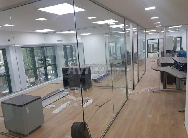 Cloison en aluminium et faux plafond Armstrong