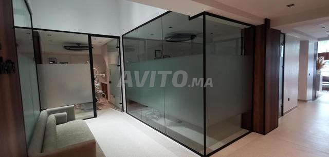 Cloison en aluminium et faux plafond Armstrong