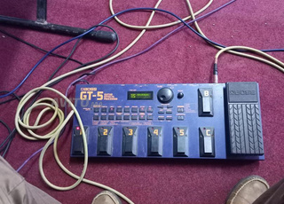 appareil multi effets Boss GT5