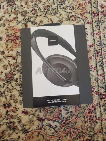 Bose  Noise concelling  headphone  700