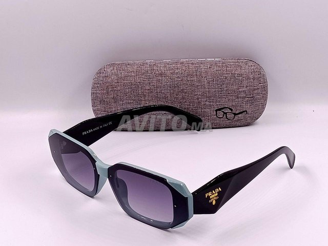 Lunette de Soleil Prada disponible Sacs et Accessoires