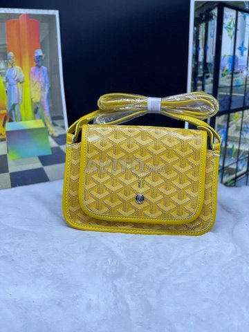 Pochette hotsell goyard jaune