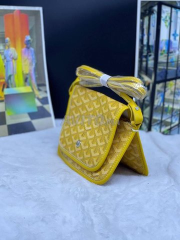 Pochette hotsell goyard jaune