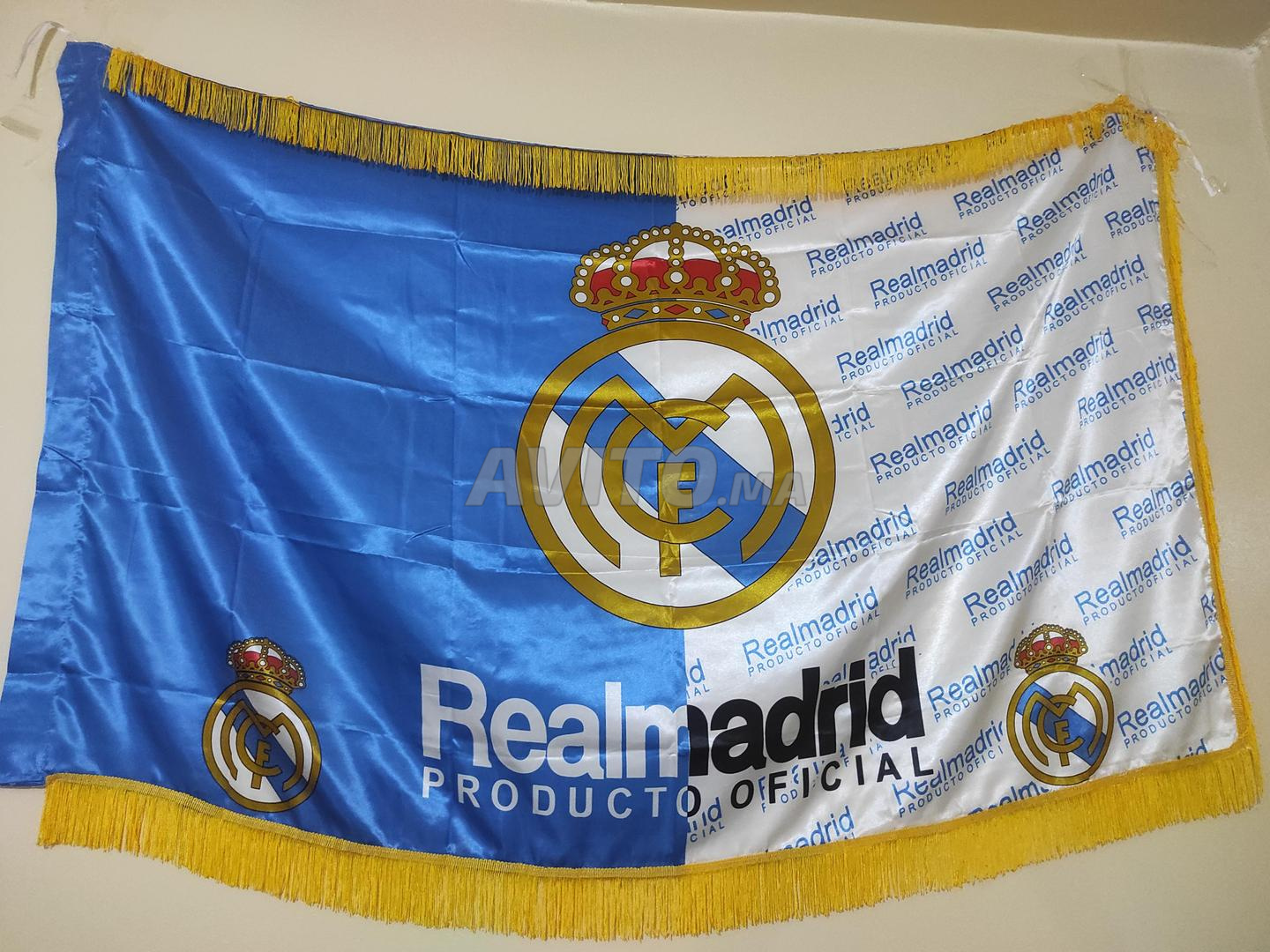 Real Madrid Logo Drapeau : : Sports et Loisirs