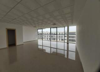 Bureau de 64m² en location à Founty