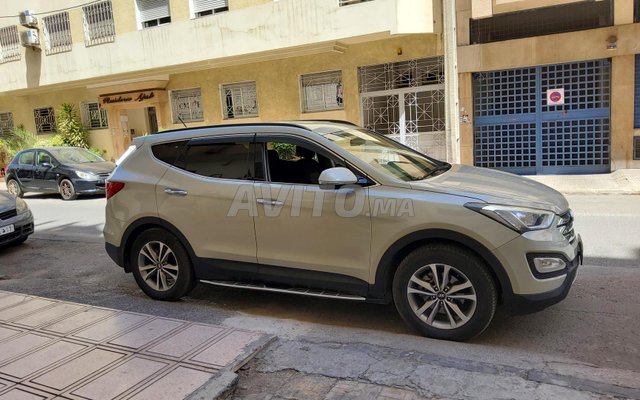 Voiture Hyundai Santa Fe 2016 à Casablanca Diesel - 8 chevaux