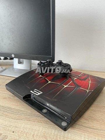 PS3 Slim 300gb avec 2 jeux