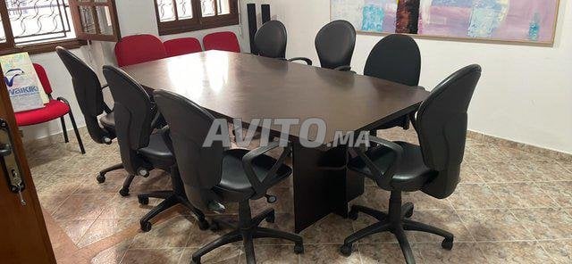 Table de réunion et 7 fauteuils à vendre 