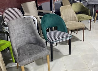 كراسي مقهى مطعم