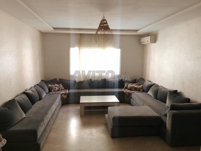 Grand salon marocain avec 20 coussins decoratif