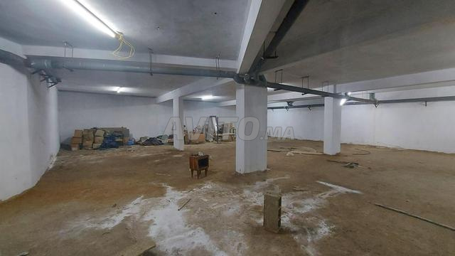 Local commercial 977 m² triangle d'or Max Mara