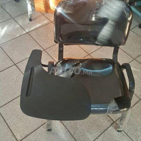 chaises avec écritoire de bonne qualité 