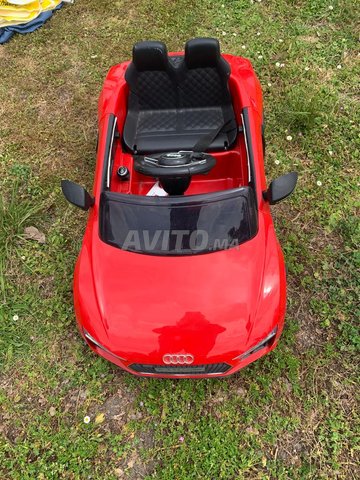 voiture audi R8 pour les enfants 
