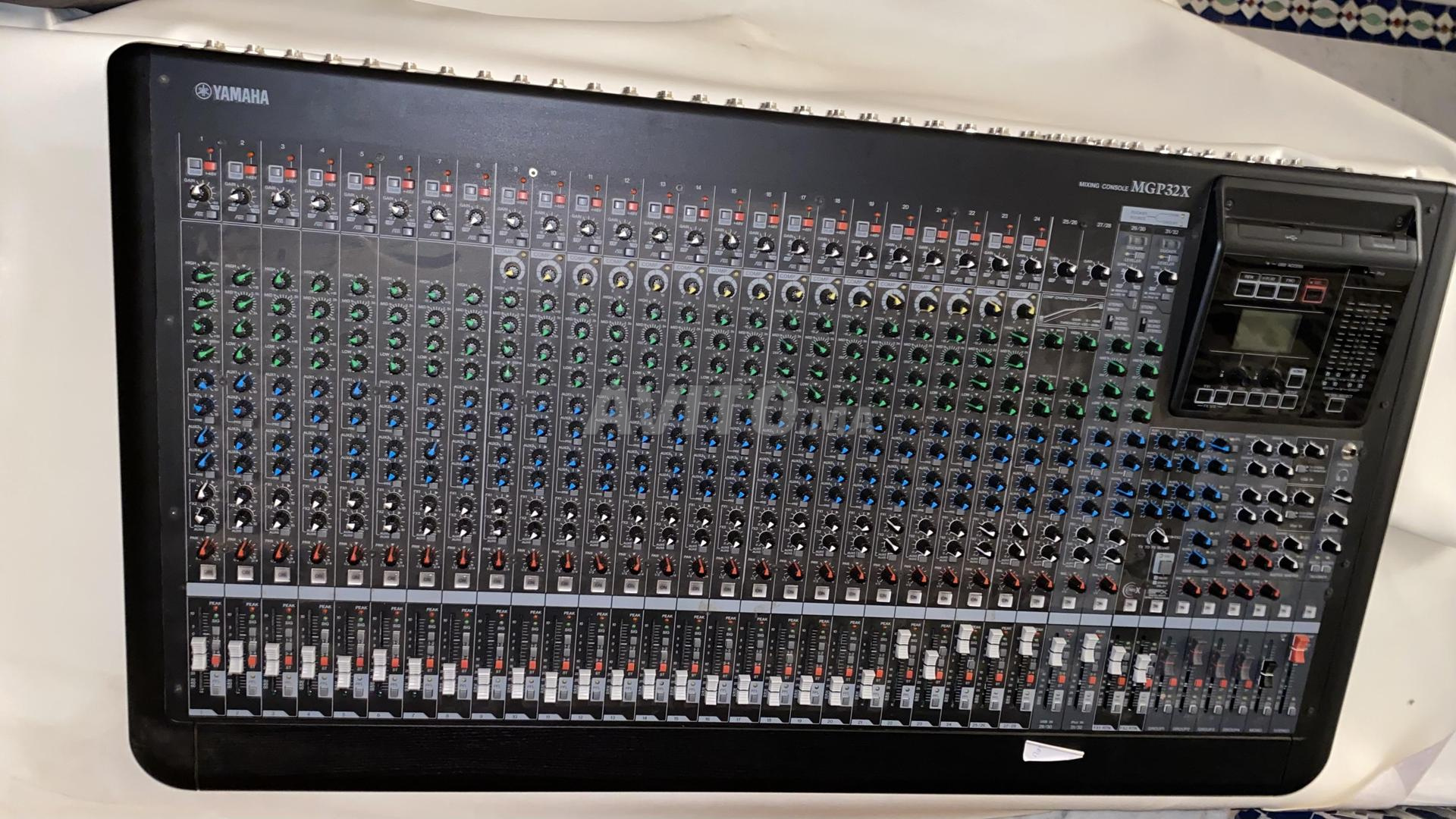 Table de mixage Yamaha 5016