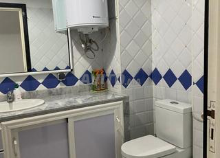 شقة ذات واجهتين على الشارع الرئيسي