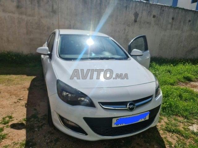 Opel Astra J (2.0L CDTI) - Voitures