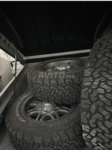 4 jantes alu plus pneus tous terrain 