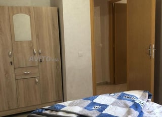 Aprt lumineux avec balcon à loué par jour