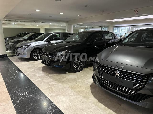 مرحباً، أضع سيارات للإيجار