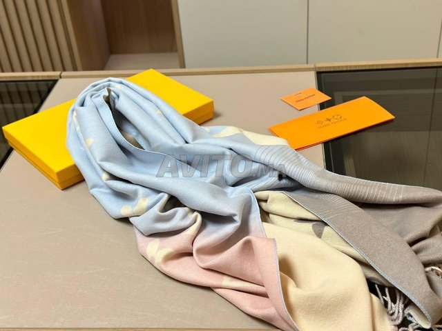 Chales Louis Vuitton Cachemire pastel LV 653