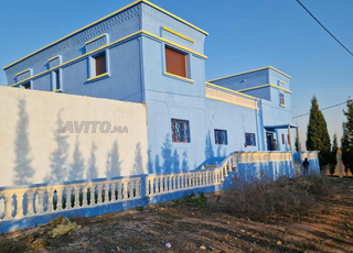 Villa et terrain avec ferme à vendre 