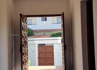 Villa à louer sur 2 niveaux à Riad 