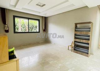 شقة فارغة مكونة من غرفتين مع تراس في كاليفورنيا