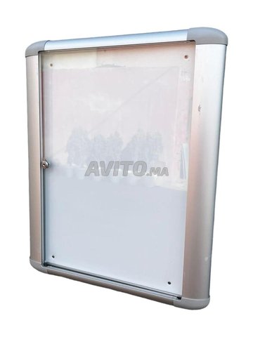 Vitrine d'affichage mural avec clé aimanté 66x55cm
