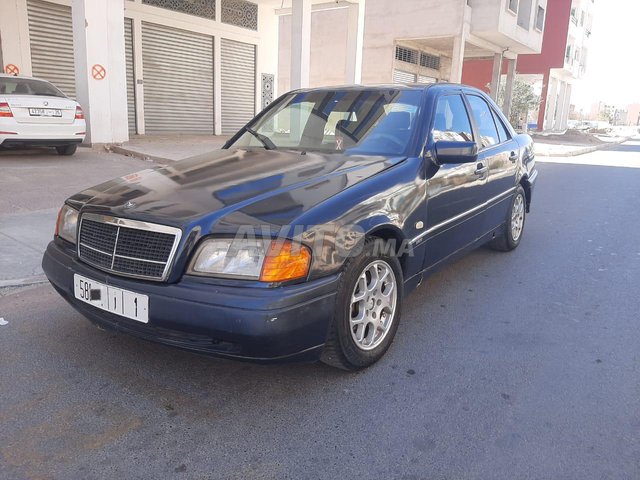 Mercedes-Benz 250 occasion Diesel Modèle 