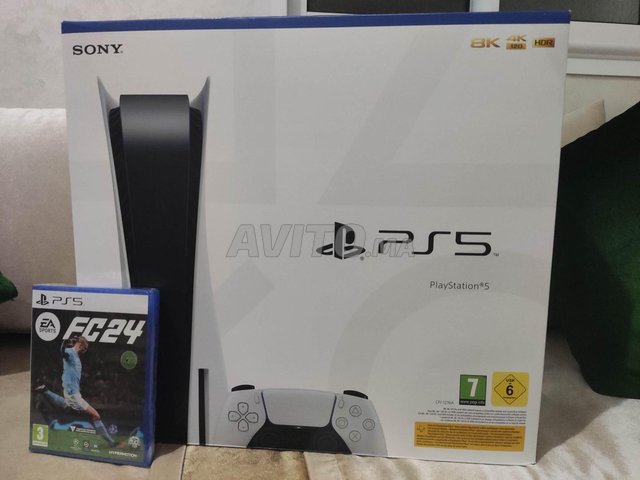 PlayStation 5 Standard avec jeux FC24 sous blister