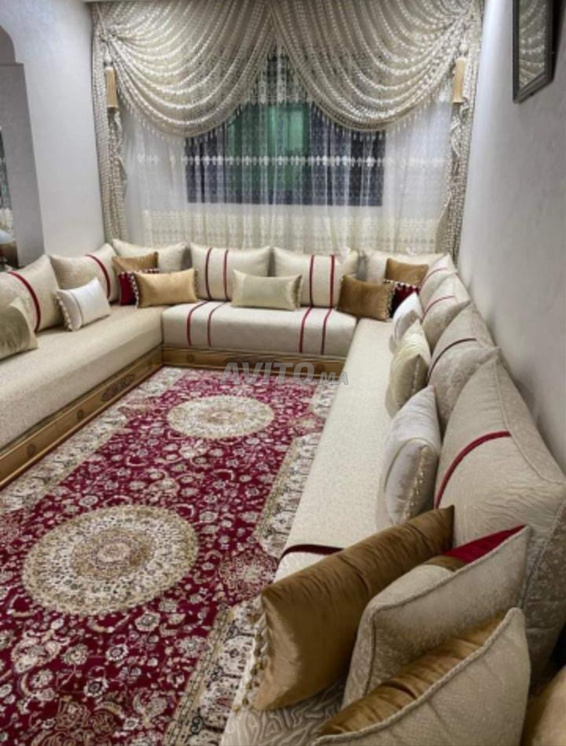 Banquette marocaine en bois apparent ou tapissé ?