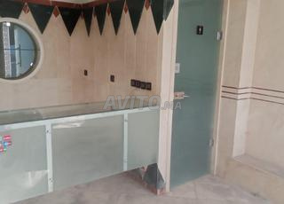 مرآة وأبواب زجاجية مقسّى لصالون الحلاقة