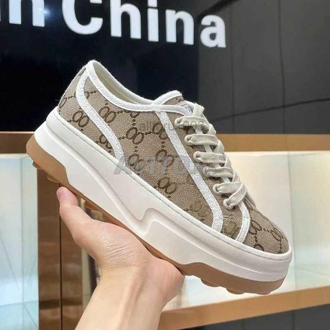 Baskets Gucci En Cuir Disponible 