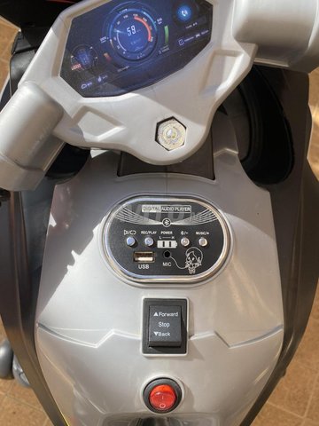 Maisonnette Chicco et moto électrique 