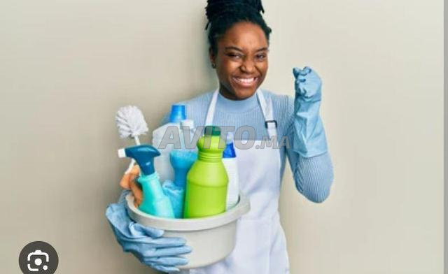 femme africaine de ménage, nounou, cuisine, aide