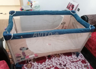 lit de bébé avec matelas 