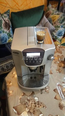 Delonghi magnifica Esam 4400 automatique Electrom nager et