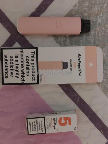 Cigarette électrique avec son liquide