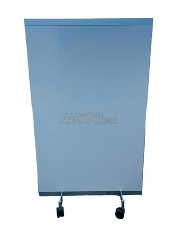 لوحة بيضاء بتشطيب كروم مزدوج الوجه